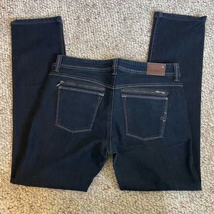 DL1061 - Kelly Slim Straight jeans, 4 way stretch, 360 comfort